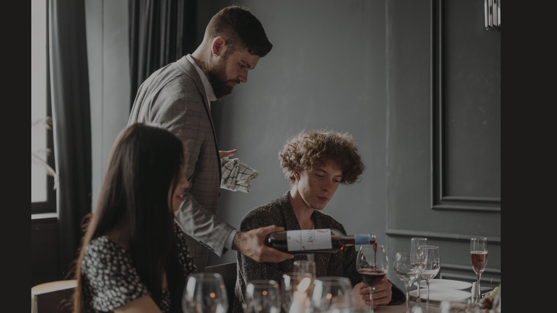 How to Open and Preserve Wine Like a Sommelier